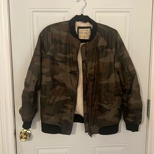 Camo bomber jacket. Perfect for fall.